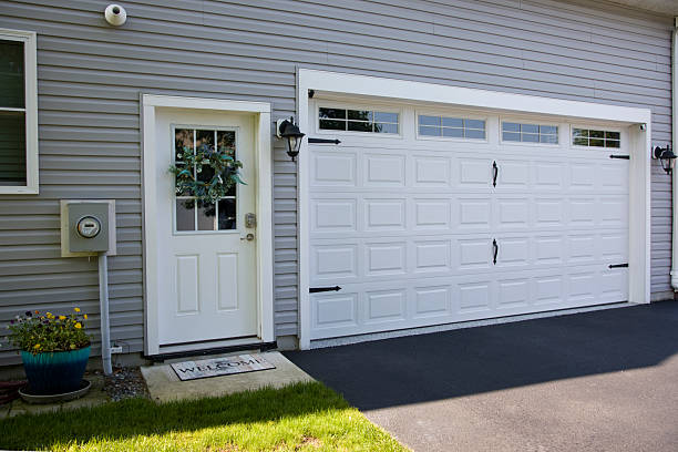 24/7 Emergency Garage Door Panel Replacement experts in Mulvane, KS